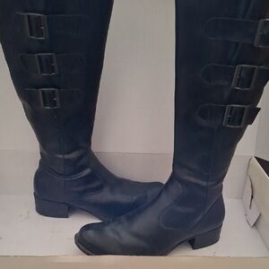 Elegant Black Heeled Boots with‎ Buckle Detail